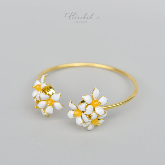 กำไลข้อมือดอกมะลิสีส้มเคลือบอีนาเมลสีขาว - ทำด้วยมือโดย Hinkik Jewelry