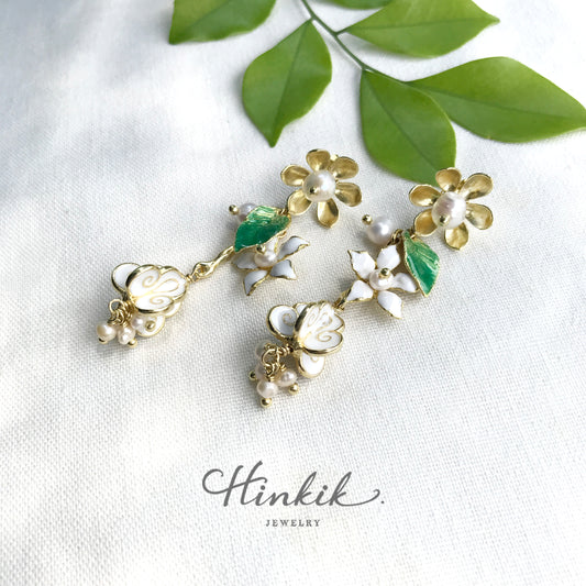 ต่างหูรูปดอกมะลิประดับไข่มุกน้ำจืดและเคลือบอีนาเมล