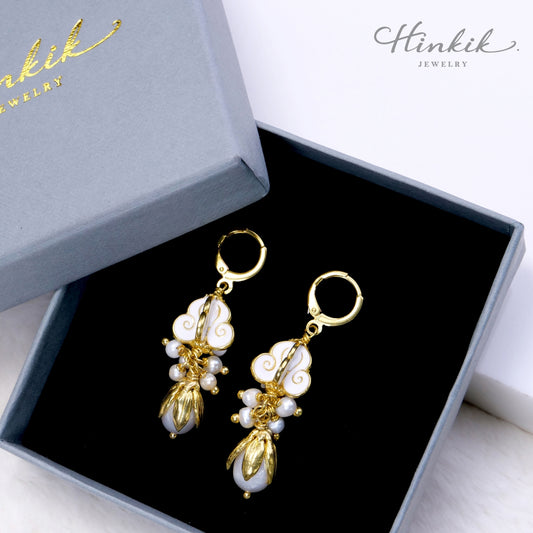 ต่างหูระย้าดอกไม้ทรงมงกุฎสไตล์ไทยพร้อมไข่มุกน้ำจืด